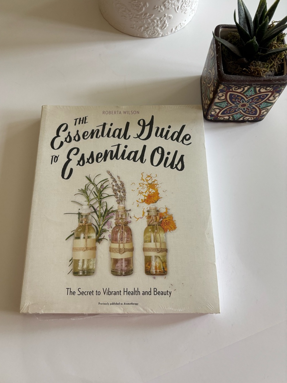 Essential Guide to Essential Oils - Paperback *Plastic sealed. Never been opened
